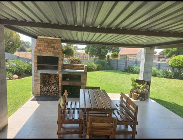 3 BEDROOM HOUSE FOR SALE IN VAN DYK PARK